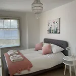 Fresh Apartment Close To Gloucester Quays/Docks