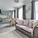 Nelson By The Docks Serviced Apartments By Roomsbooked