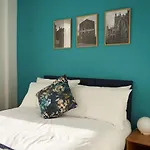 K Suites - Wellington Street 1