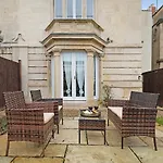 4 Bedroom Home With Garden, Game Room, Parking- Esho Stays