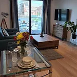 Beautiful 1 Bedroom Apartment With Parking In Gloucester Docks