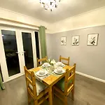 4 Bedroom House Near Gloucester City Centre With Driveway - Ideal For Contractors