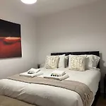 3 Bed Chill Glouc Free Parking