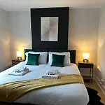 3 Bed Chill Glouc Free Parking