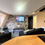 Friary House Serviced Apartments By Roomsbooked - 24Hr Reception