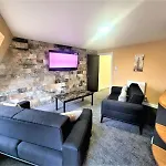 Friary House Serviced Apartments By Roomsbooked - 24Hr Reception