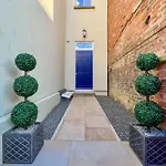Apartment Three - Uk48495