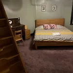 Gloucester - 2 Bed House - Sleeps 7 - Pet Friendly