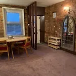 Gloucester - 2 Bed House - Sleeps 7 - Pet Friendly