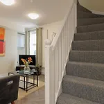 4 Bedroom, Sleeps 8, 3 Bathroom, Hot Tub, Wifi, Smart Tvs In Each Room 3 Min Walk To Kingsholm Stadium