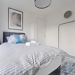 Cosy,Gloucester!Contractor,Discounts,Parkingwifi