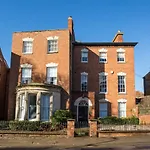Stylish Apartment Close To Gloucester Quays & Docks