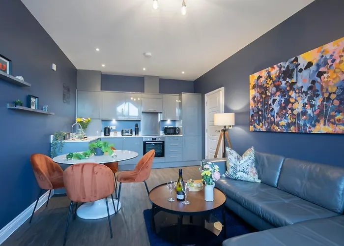 Elliot Oliver - Loft Style 2 Bedroom Apartment With Parking In The Docks