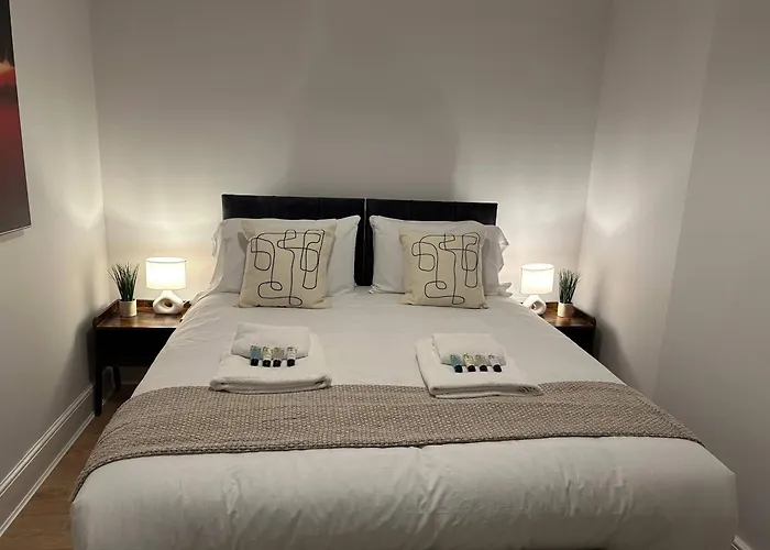 3 Bed Chill Glouc Free Parking