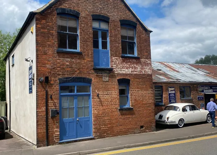 1 Bed River Apartment On The Docks