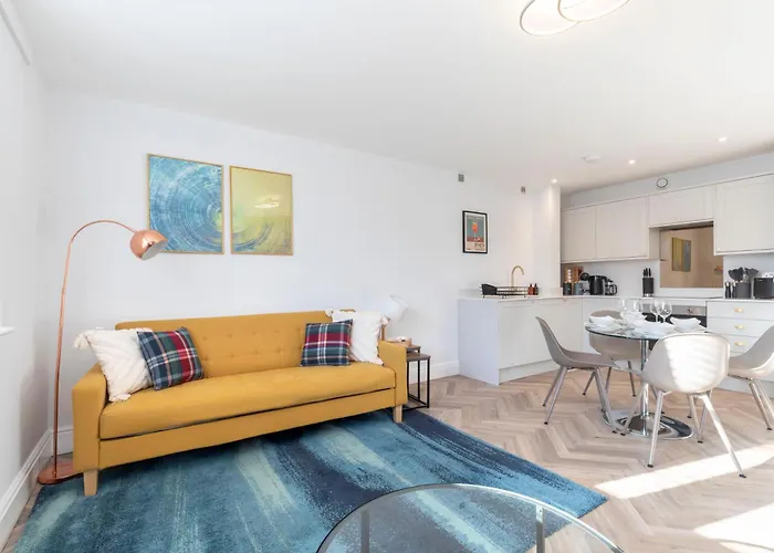 Modern Apartment In Historic Gloucester Quays