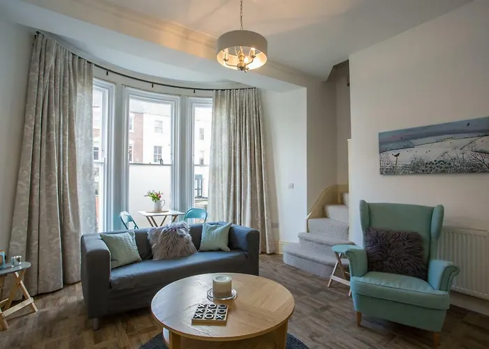 Stylish Apartment Close To Gloucester Quays & Docks