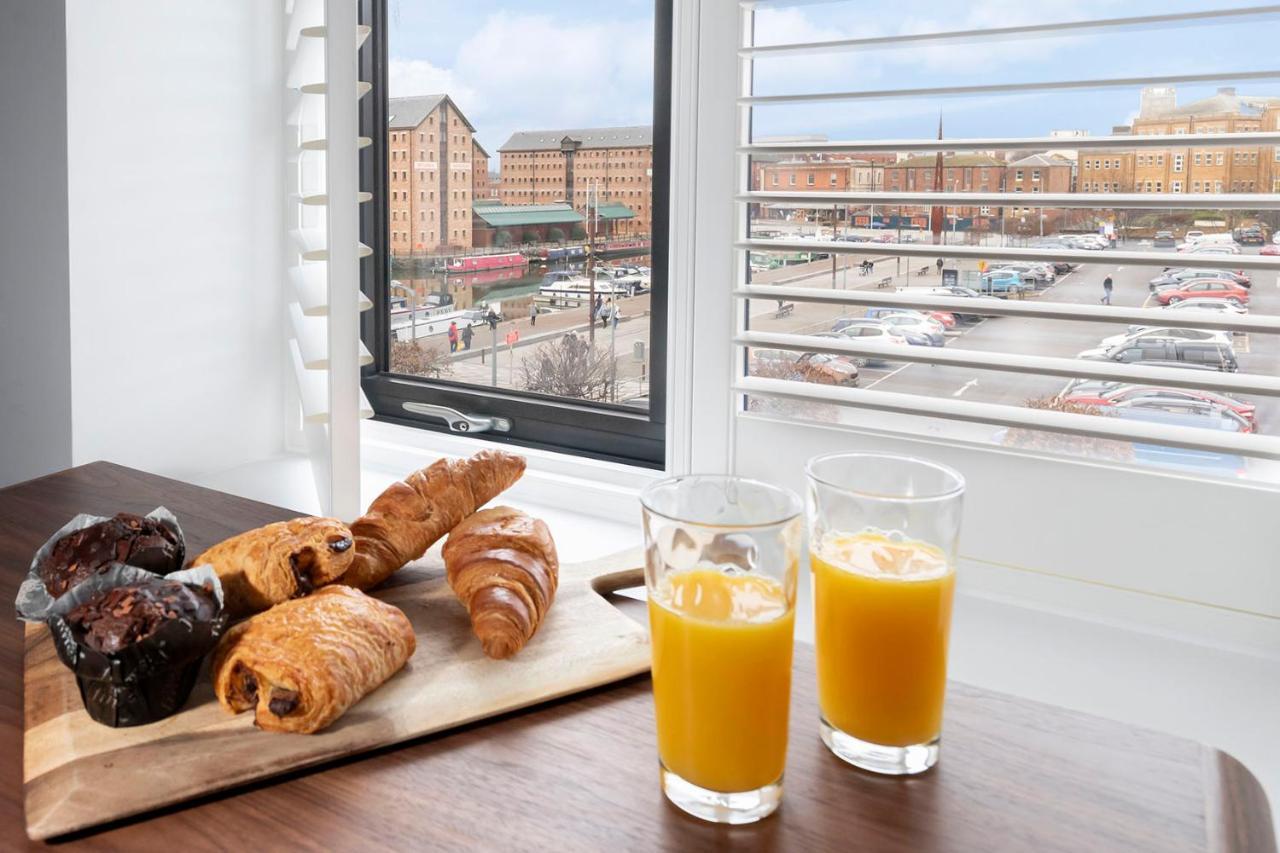 Elliot Oliver - Loft Style 2 Bedroom With Parking In The Docks * Gloucester