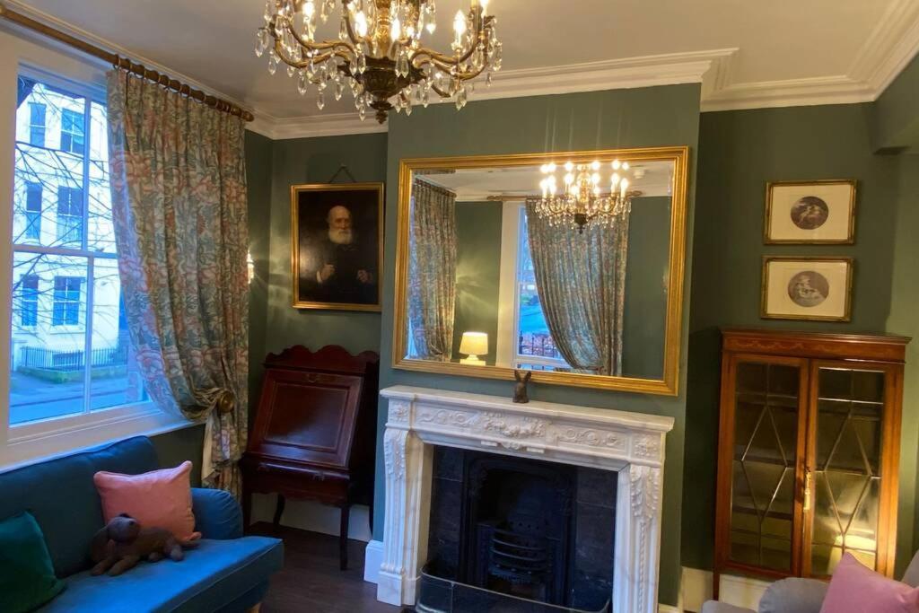Large Georgian Family Town House Holiday home