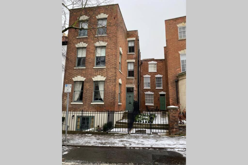 Large Georgian Family Town House * Gloucester