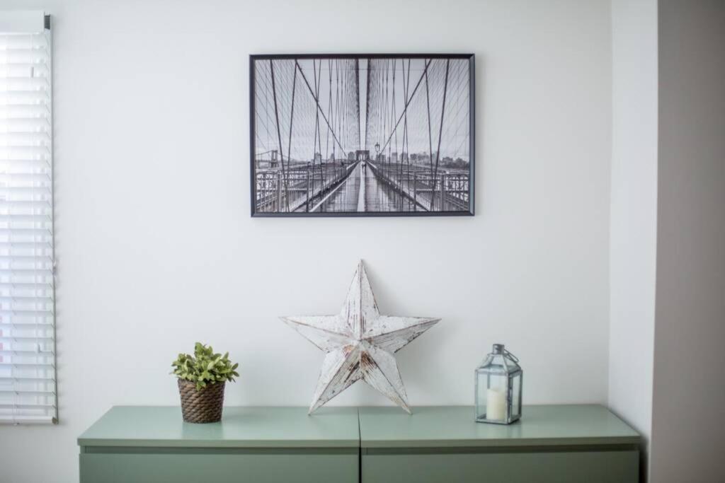 Apartment Quiet Close To Quays/docks