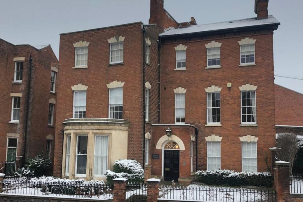 Quiet Close To Quays/docks Gloucester