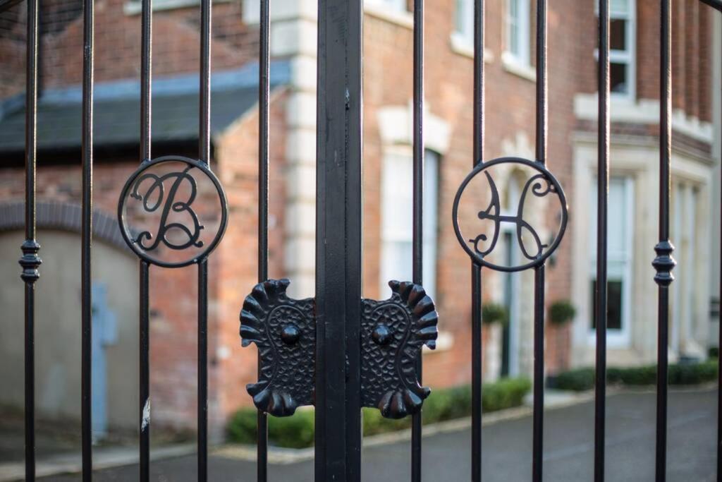 Apartment Quiet Close To Quays/docks