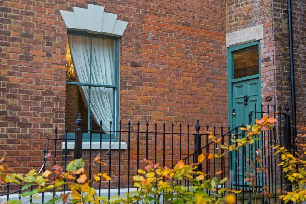 Holiday home Large Georgian Family Town House Gloucester