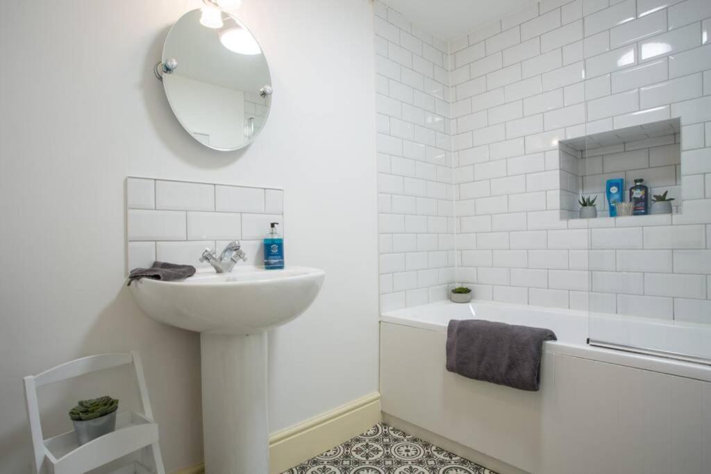 Apartment Quiet Close To Quays/docks *