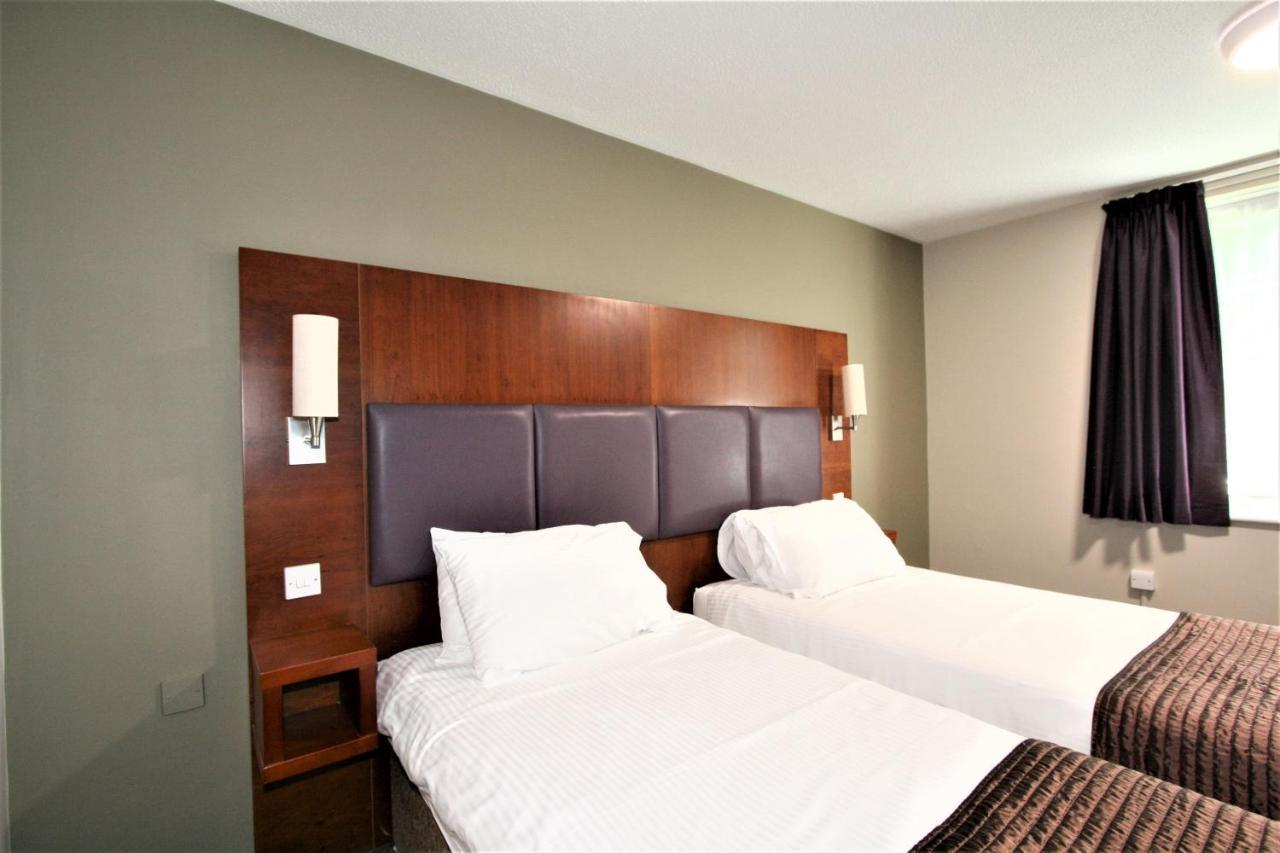 Hotel The Oakwood By Roomsbooked