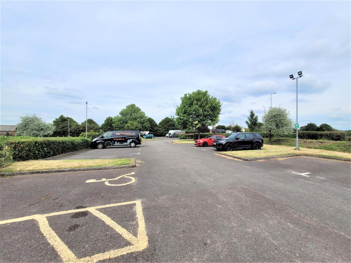 The Oakwood By Roomsbooked Gloucester