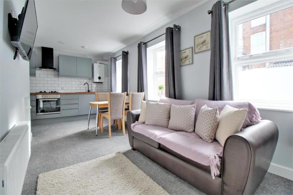 Nelson By The Docks Serviced By Roomsbooked Apartment Gloucester