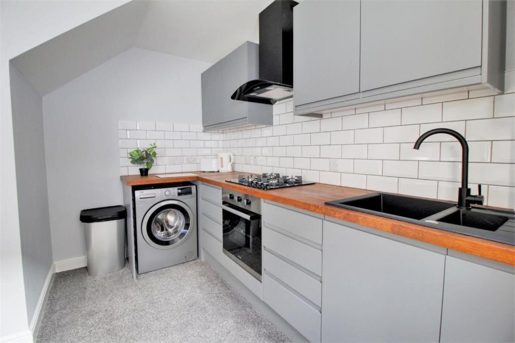 Nelson By The Docks Serviced By Roomsbooked *