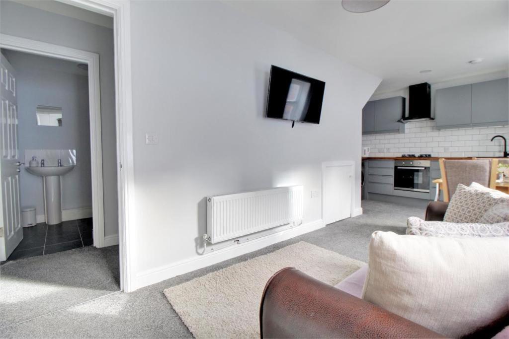 Nelson By The Docks Serviced By Roomsbooked