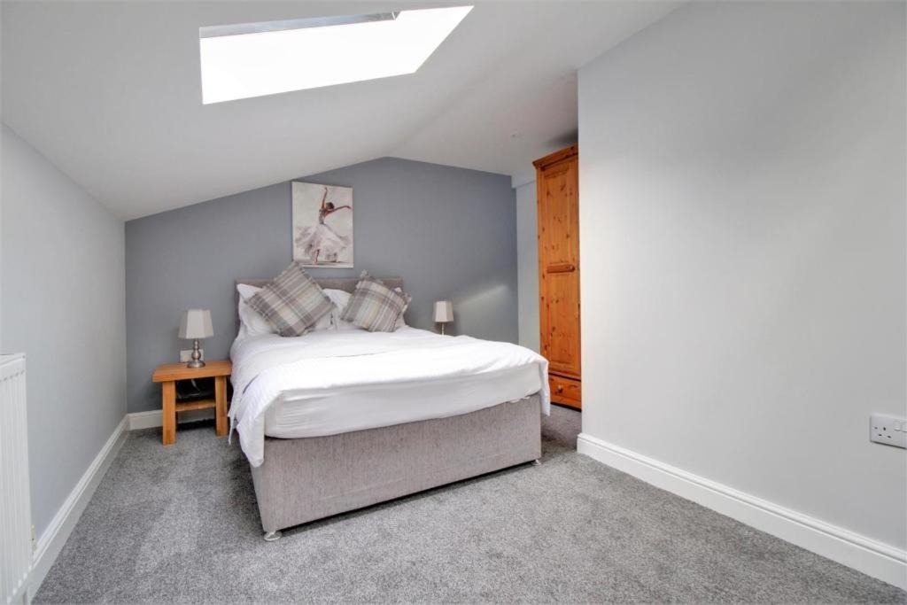 Nelson By The Docks Serviced By Roomsbooked Gloucester