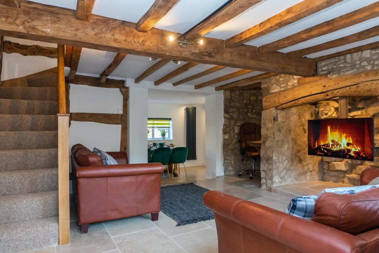 Gloucester-modernised 4 Bedroom Cottage-sleeps 8-free Parking-fast Wi-fi
