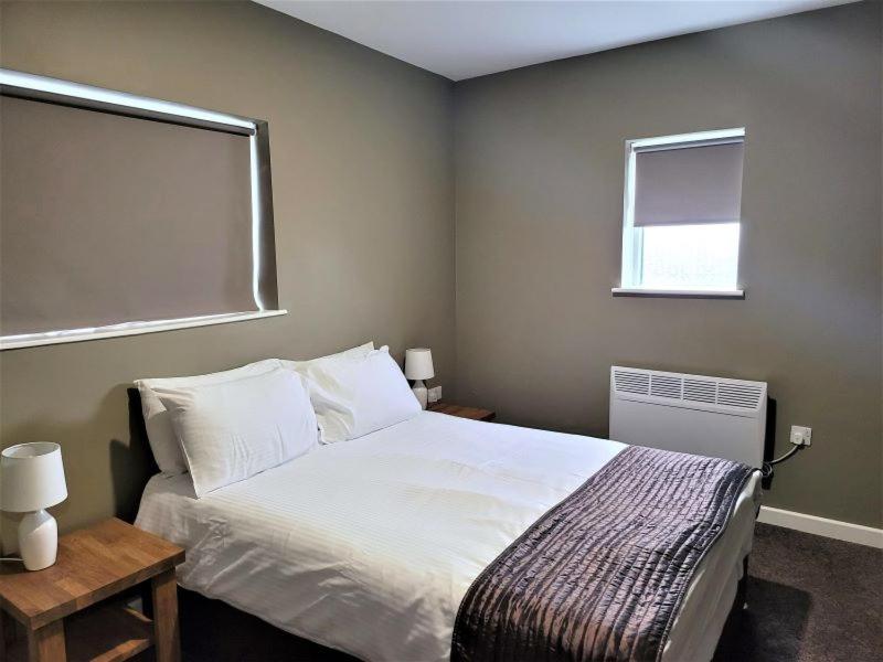 The Oakwood By Roomsbooked * Gloucester