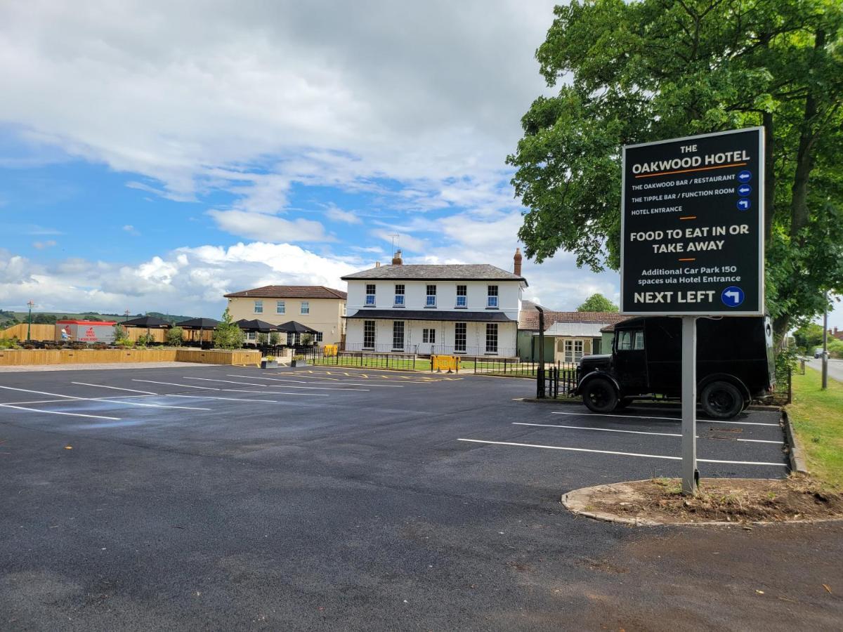 Hotel The Oakwood By Roomsbooked *