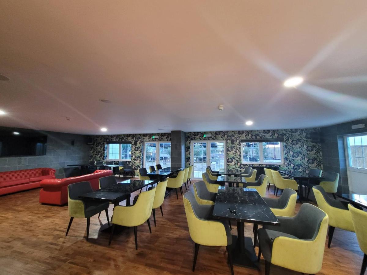 The Oakwood By Roomsbooked * Gloucester