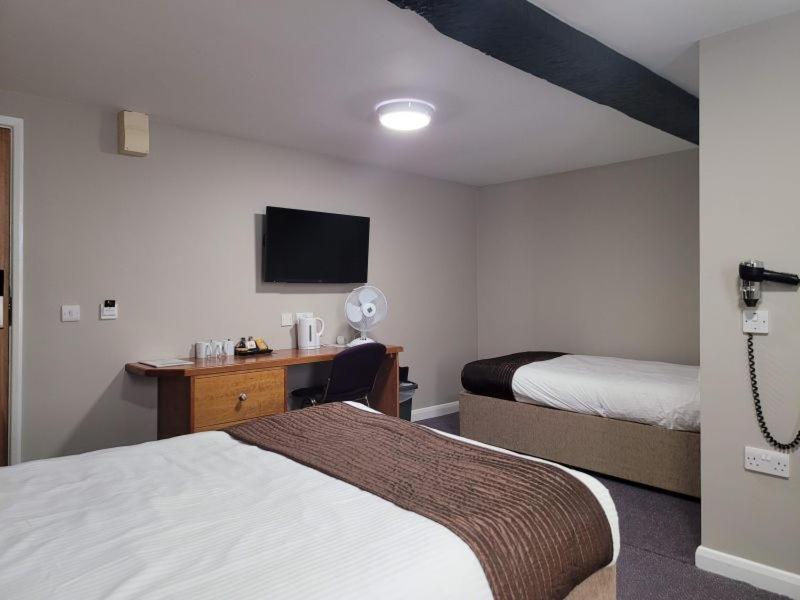 Hotel The Oakwood By Roomsbooked
