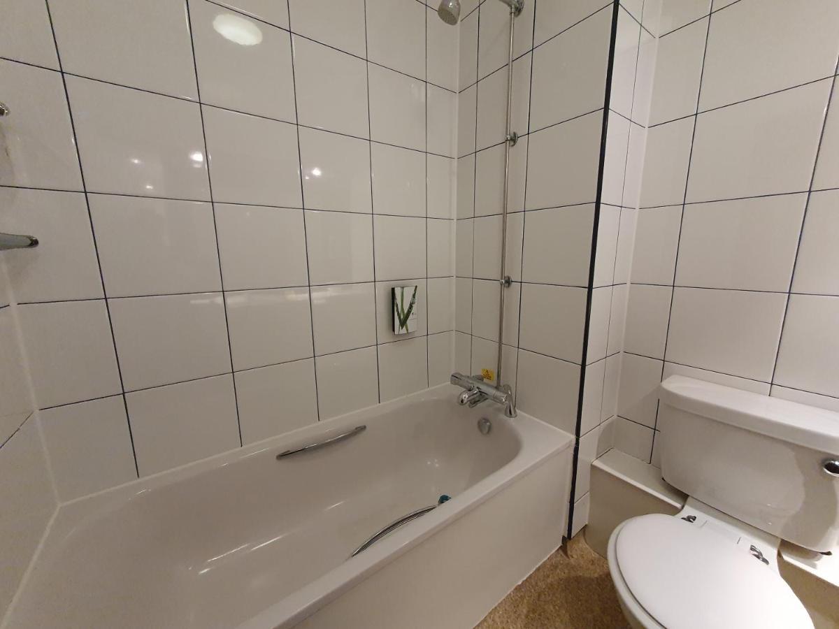 The Oakwood By Roomsbooked Hotel Gloucester