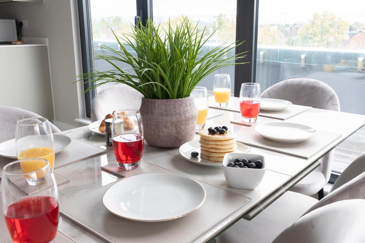 Apartment Elliot Oliver - Stunning Three Bedroom Penthouse With Large Terrace & Parking *
