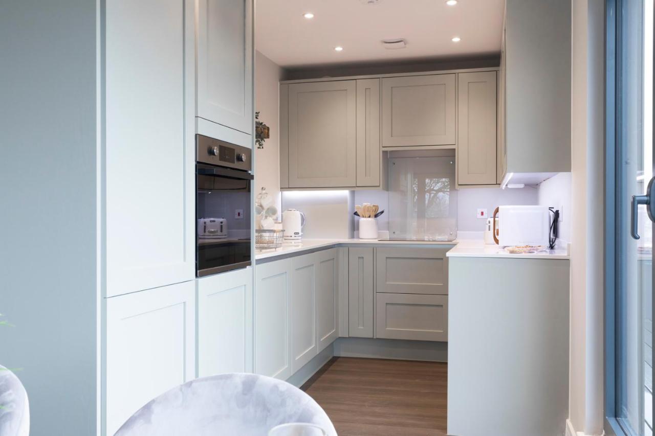 Apartment Elliot Oliver - Stunning Three Bedroom Penthouse With Large Terrace & Parking Gloucester
