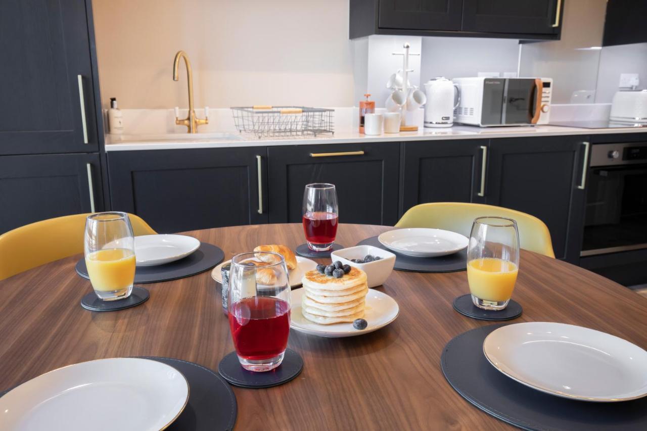 Elliot Oliver - Luxurious Two Bedroom With Parking Gloucester