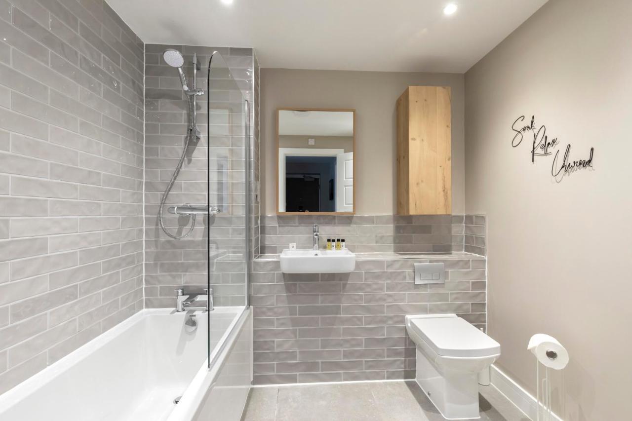 Elliot Oliver - Luxurious Two Bedroom With Parking Gloucester