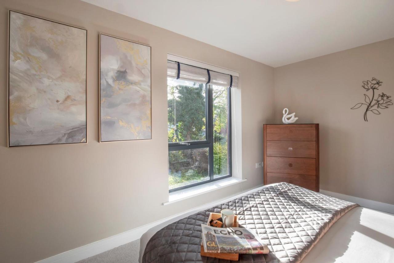 Elliot Oliver - Luxurious Two Bedroom With Parking Apartment Gloucester