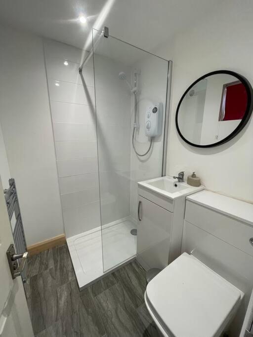 1 Bedroom Guest Near City Centre. * Gloucester