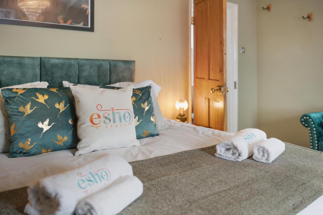 4 Bedroom With Garden, Game Room, Parking- Esho Holiday home