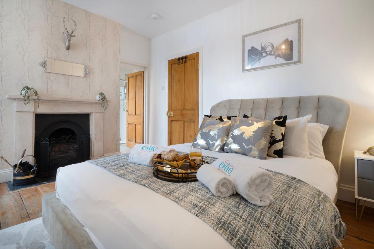 4 Bedroom With Garden, Game Room, Parking- Esho Holiday home *