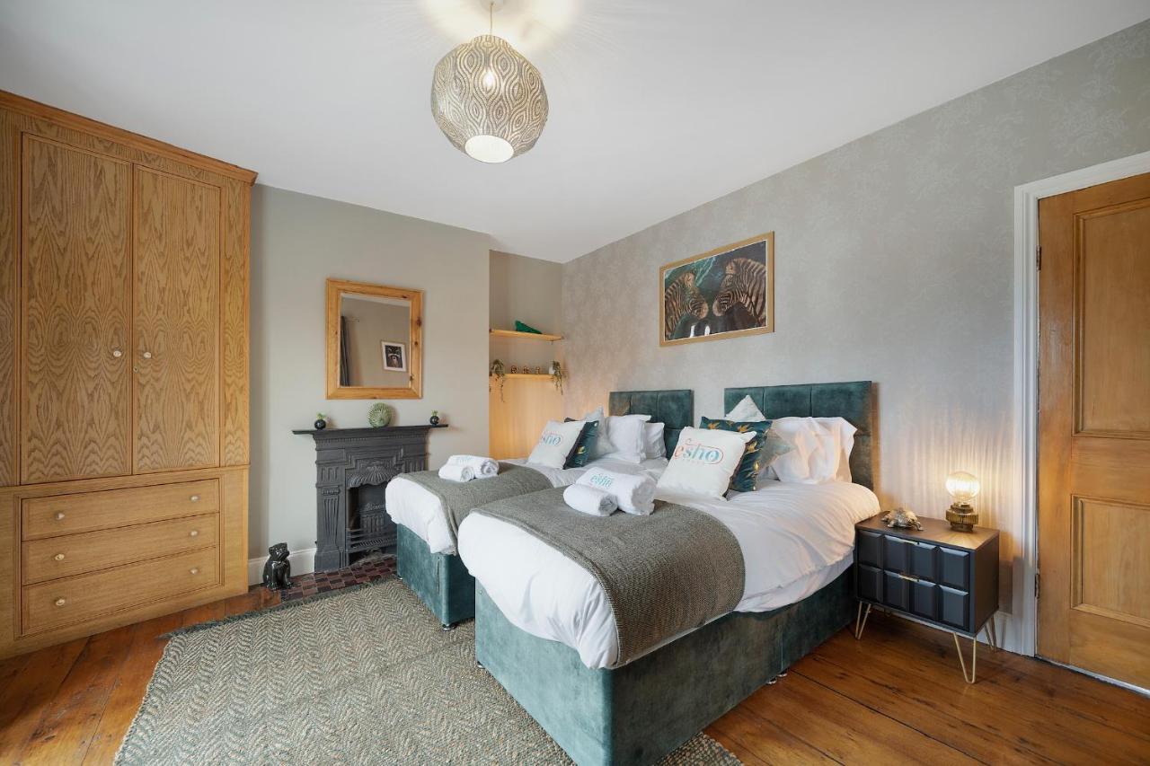 Holiday home 4 Bedroom With Garden, Game Room, Parking- Esho Gloucester